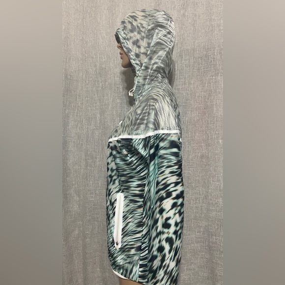 Nike Women's Tech Hyperfuse Windrunner Jacket-MEDIUM-green,black,white - Picture 7 of 12